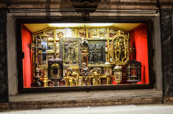 Skarbiec św. Marka skrywa kolekcję cennych ikon oraz wyrobów wykonanych z metali szlachetnych i szkła zagrabionych z Konstantynopola.