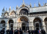 Bazylika św. Marka wygląda jak drogocenna szkatułka prezentująca bogactwo kulturowe i dzieje Wenecji.